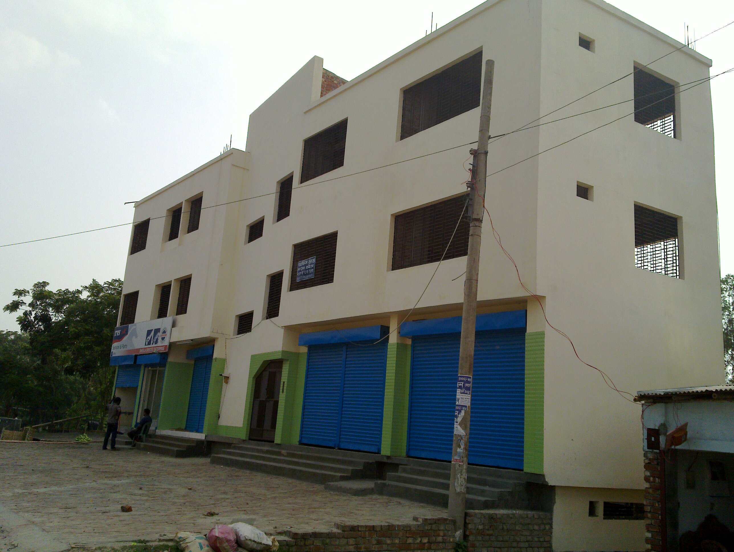 URGENT WANNA SELL THERR STORIED BUILDING............ large image 0