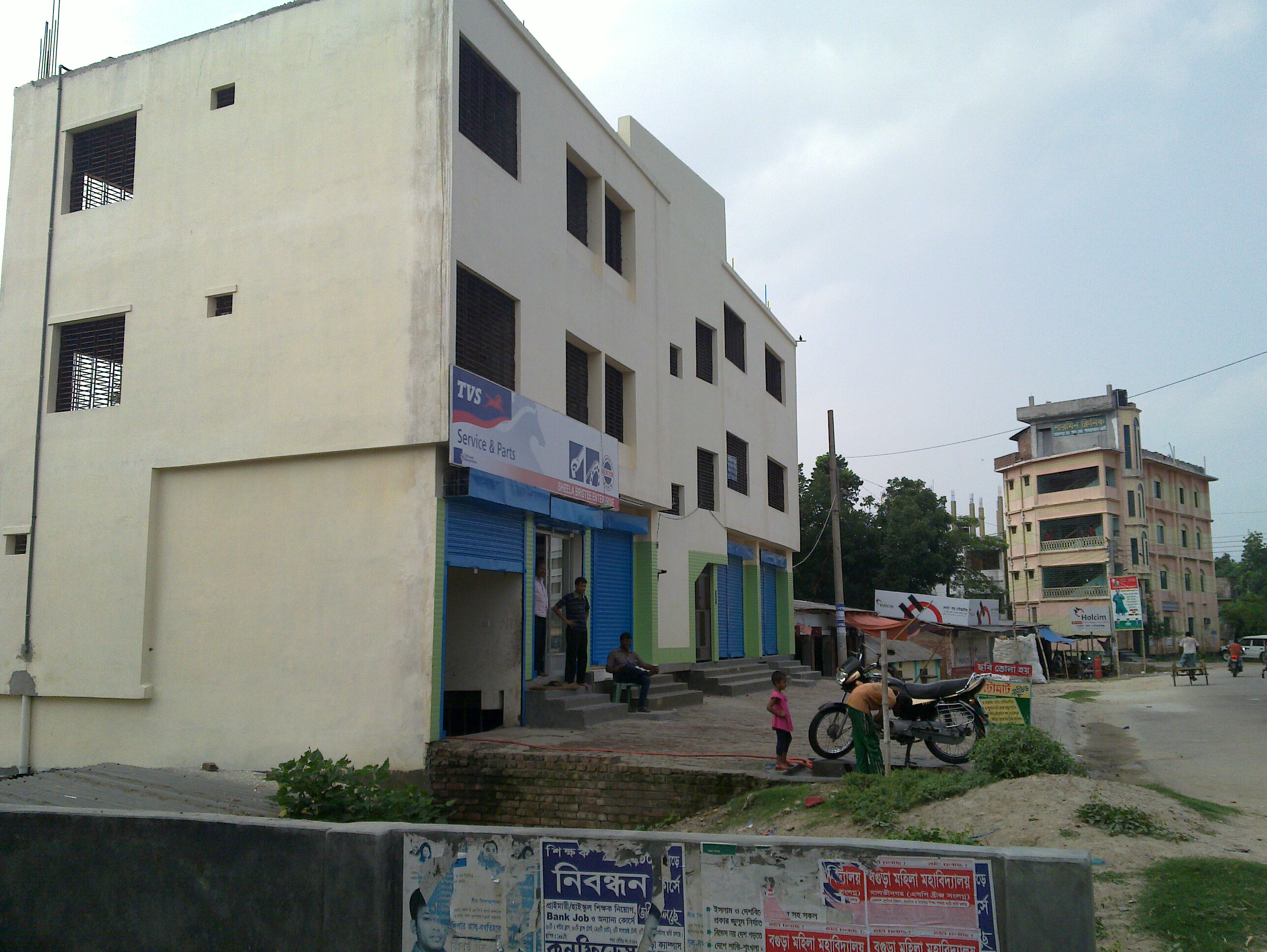 URGENT WANNA SELL THERR STORIED BUILDING............ large image 3