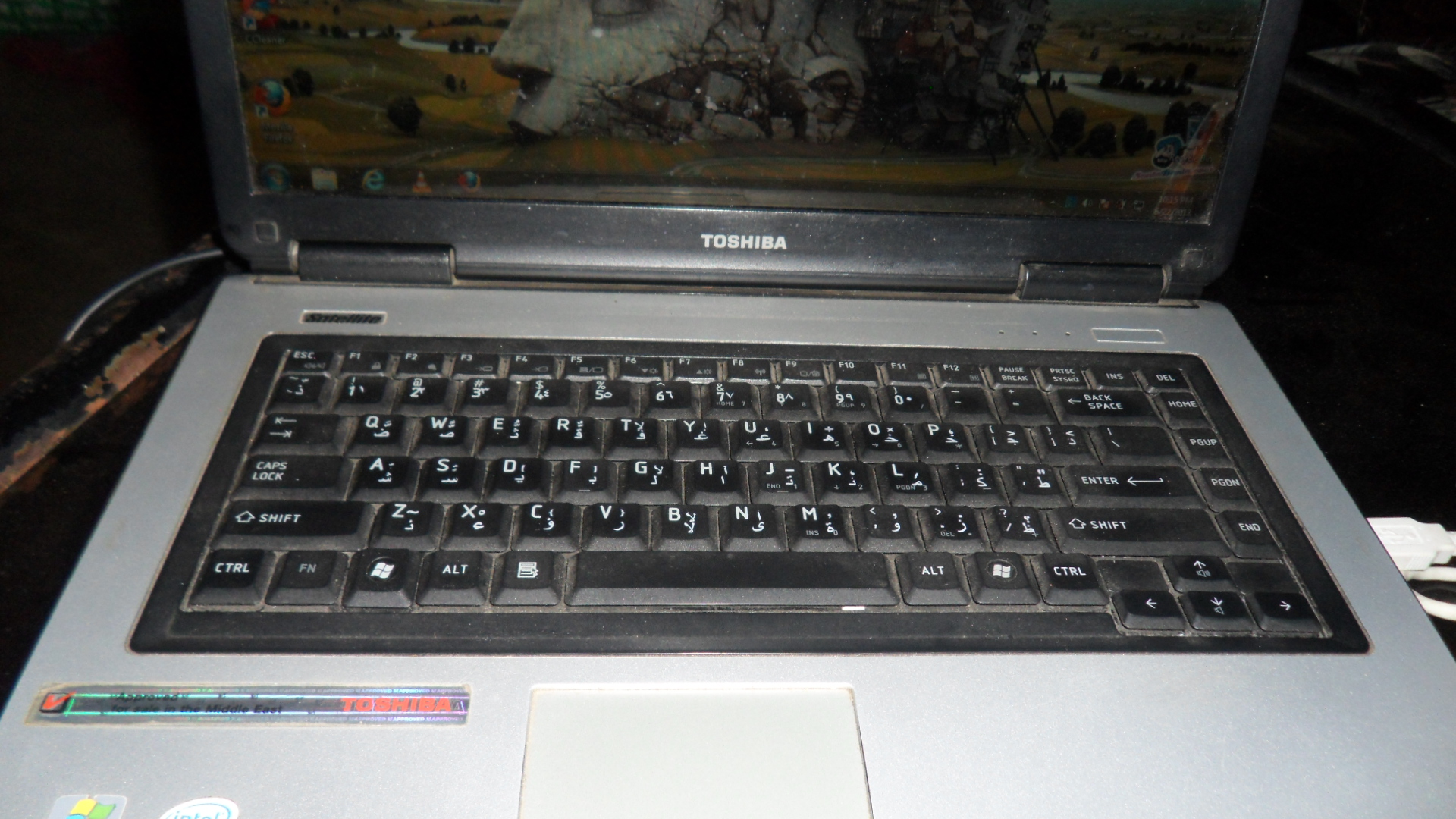 Toshiba Satellite L40-18X large image 1