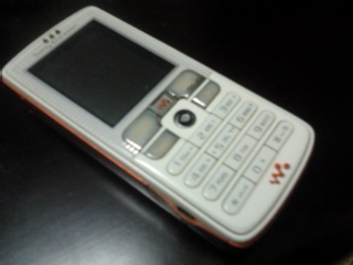 Sony Ericsson W700i rare white n Orange w bluetooth set large image 0