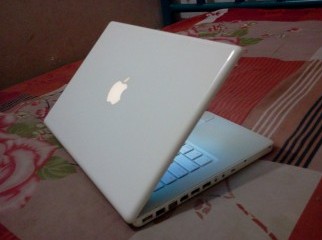 Apple 13.3 MacBook Core2Duo Original from USA only 51 000tk