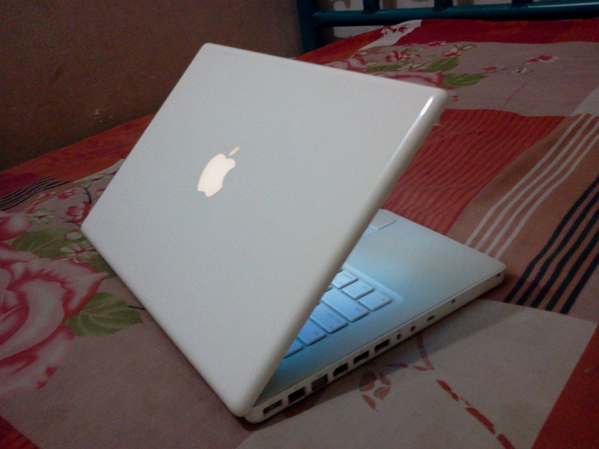 Apple 13.3 MacBook Core2Duo Original from USA only 51 000tk large image 0