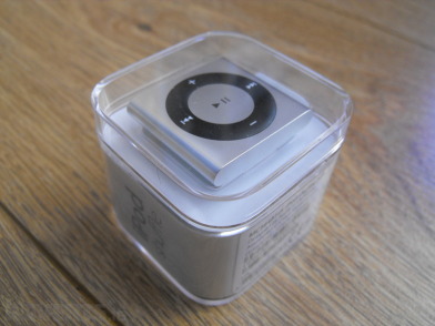 ipod shuffle 2gb urgent cell 7 days used  large image 1