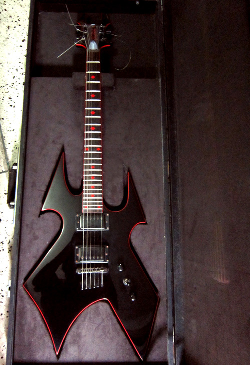 B.C Rich Warbeast at a low price with hardcase gig bag large image 0