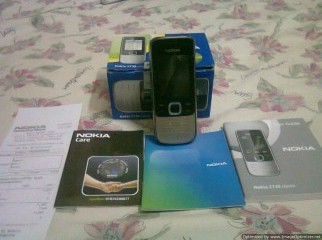 Original Nokia 2730 classic 3G phone with box.