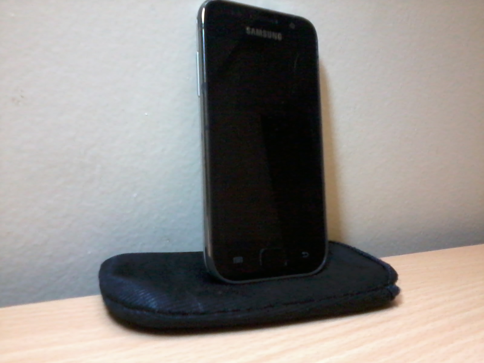 Samsung Galaxy i9003 with Original Apple Ipod Headphone large image 0