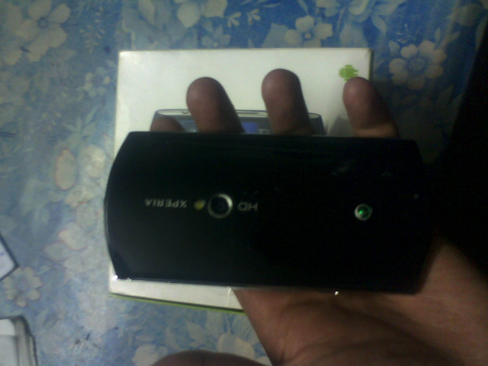 sony ericsson xperia neo v large image 1