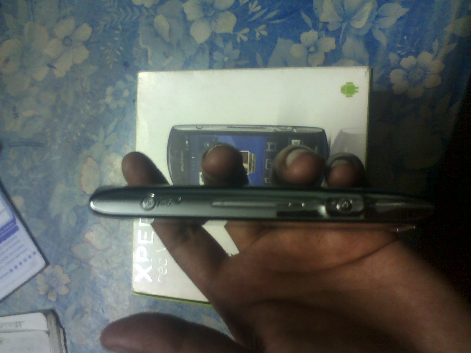 sony ericsson xperia neo v large image 2