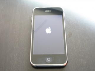 iphone 3gS 32 GB - Like New - No Scratch- With Box