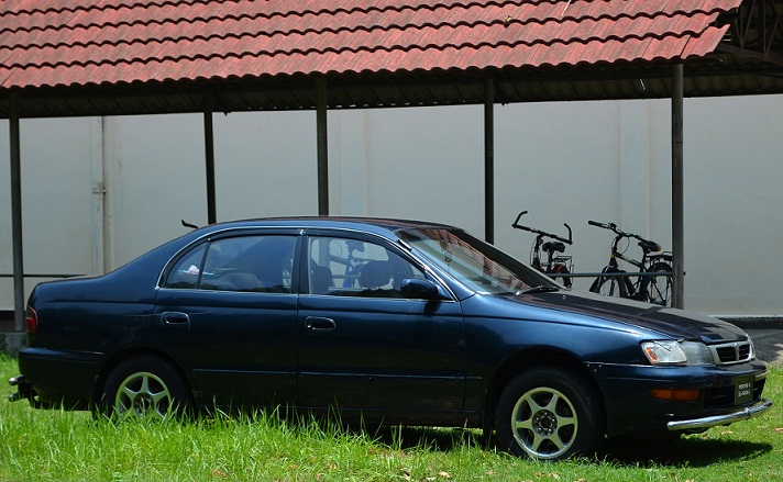 Toyota Corona SE Saloon model 1995 reg 2002 self driven large image 0