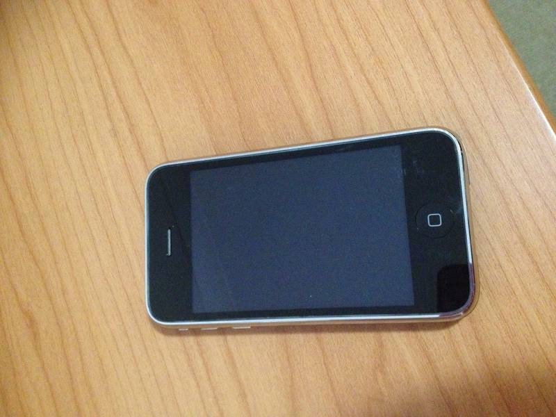 Apple iPhone 3GS 16GB from UK large image 2