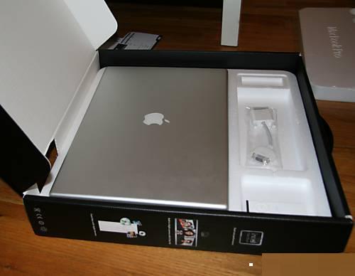 Apple Macbook Pro 17 large image 0