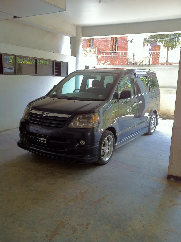 toyota noah large image 2