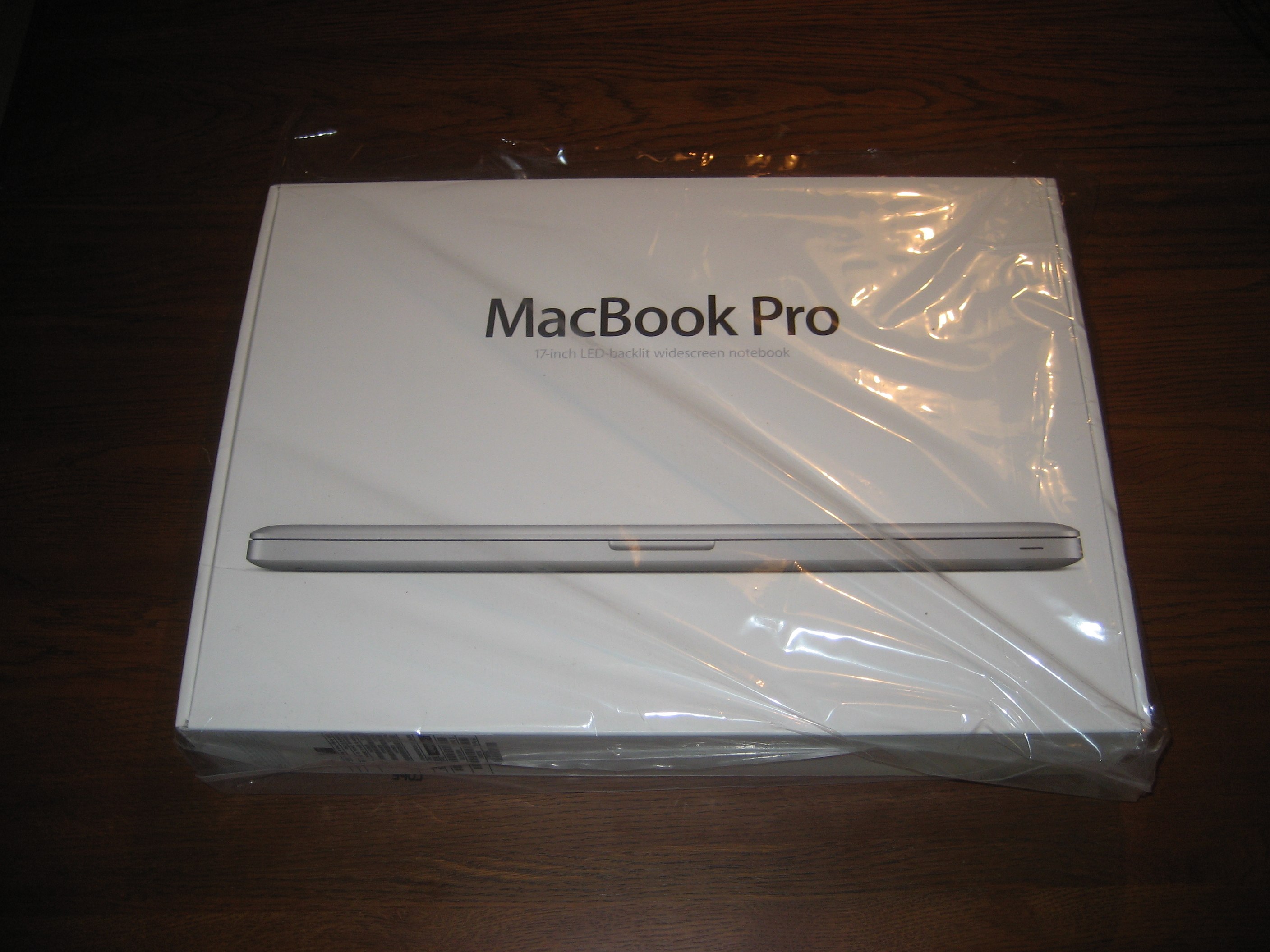 Brand New Apple Macbook Pro 17 Laptop MC226LLA large image 0