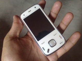 Nokia N86 8MP 8gb in ARGENT SELL 