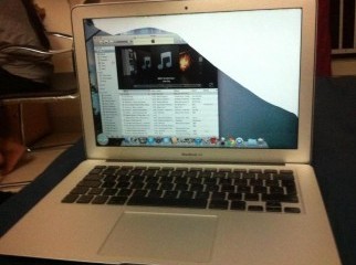 Apple macbook air 13 inch..hav display problem.