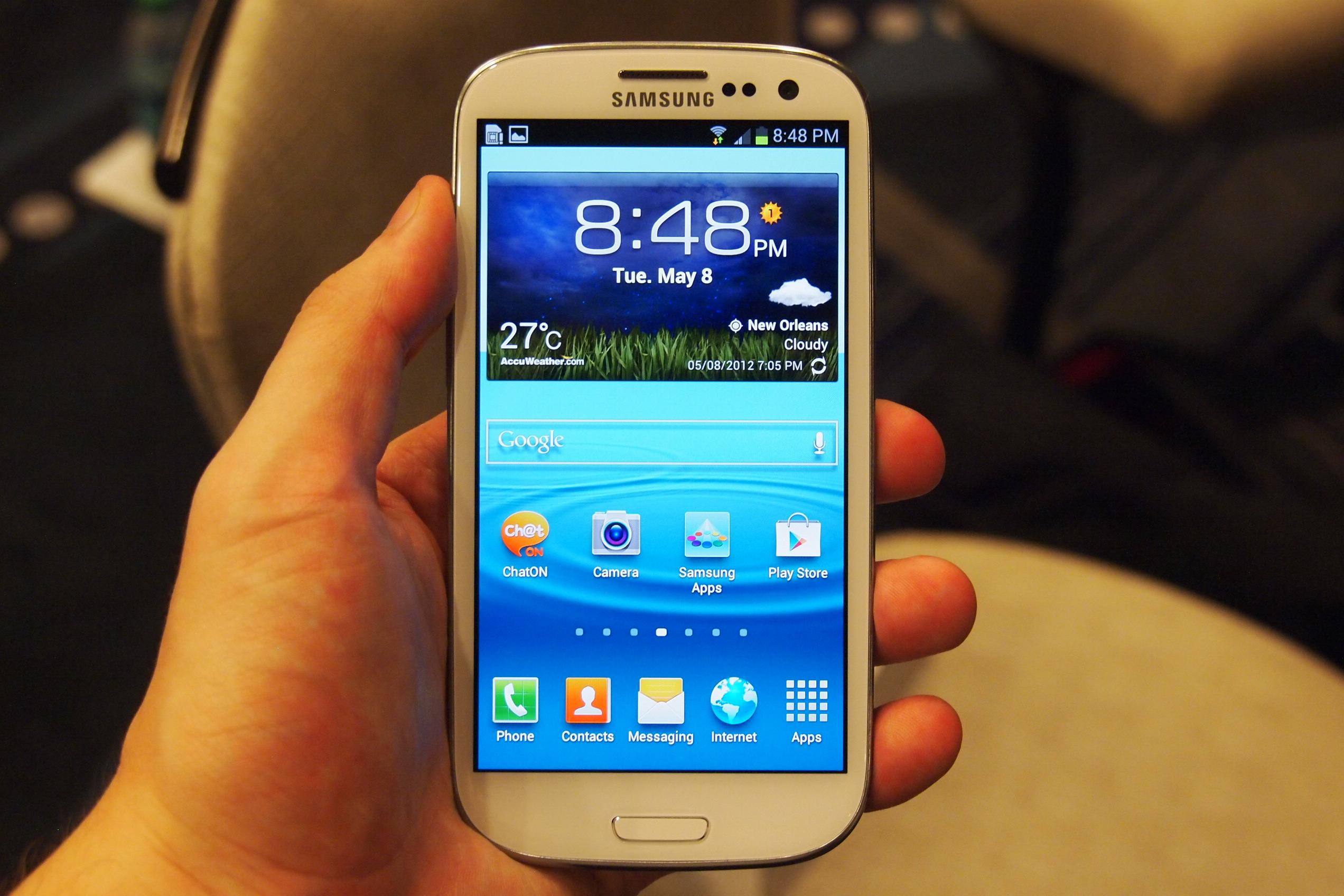 Brand New Samsung Galaxy S3 with everything White large image 0