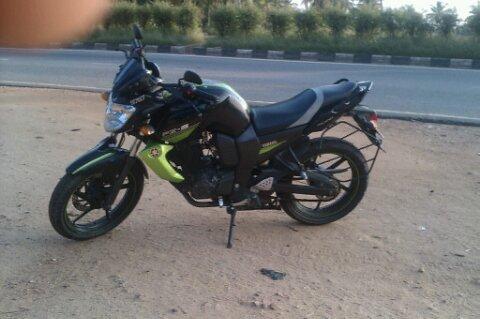 Yamaha FZs_Cyber Green Black large image 0