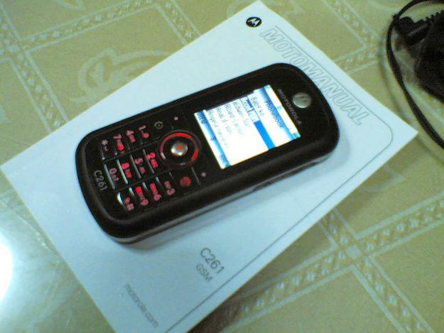 nokia 1100 and motorola c261 URGENT  large image 0