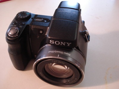 SONY CyberShot DSC-H9 8.1MP Digital Camera 15X Optical Zoom large image 0