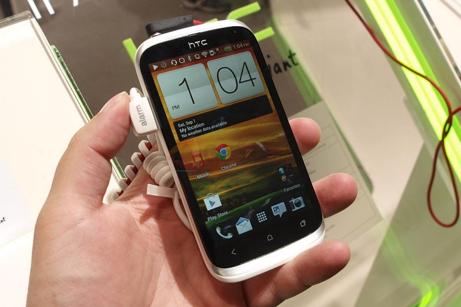 HTC Desire x Released Oct 2012 Beats Audio 1Ghz processor large image 0