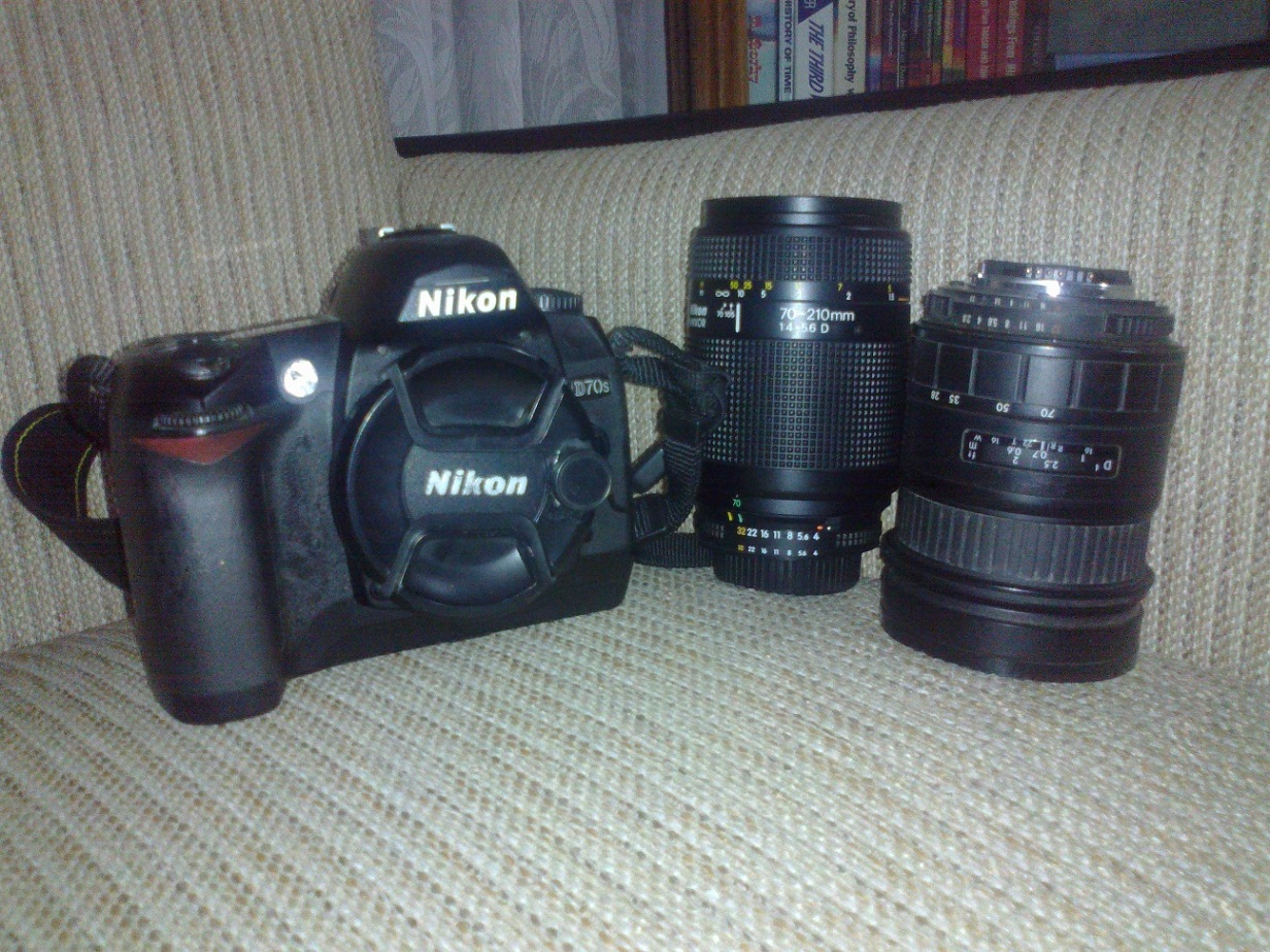 Pro DSLR Nikon D70s with 2 AF lenses large image 0