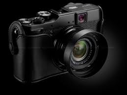 Fujifilm X10 Camera with f 2.0-2.8 Manual Zooming large image 0