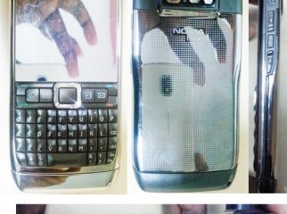 Nokia E71 with Charger 4gb MC Card and 2 battery 5300 taka