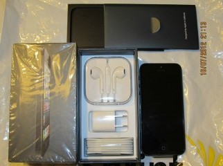 Selling Apple iPhone 5 Phone unlocked