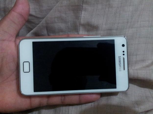 Samsung I9100 Galaxy S II white almost brand new URGENT large image 0